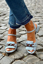 Christine | Sandaler med blockklack och kedjedetalj