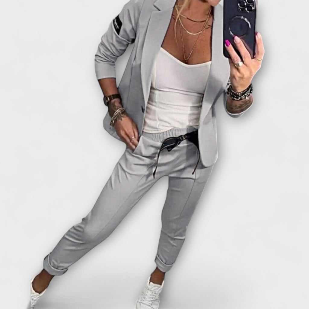 Vionne – Elegant Set Bestående av Top, Jacka och Byxor