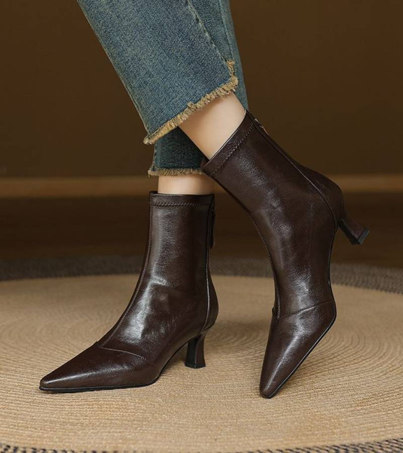 Eleganta ankelboots i läder med klack