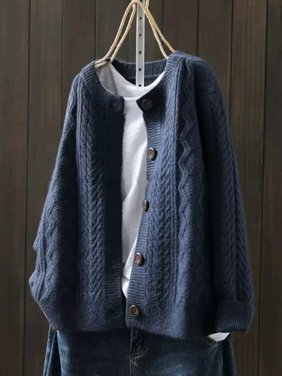 Sophie | Kabelstickad cardigan med rund hals