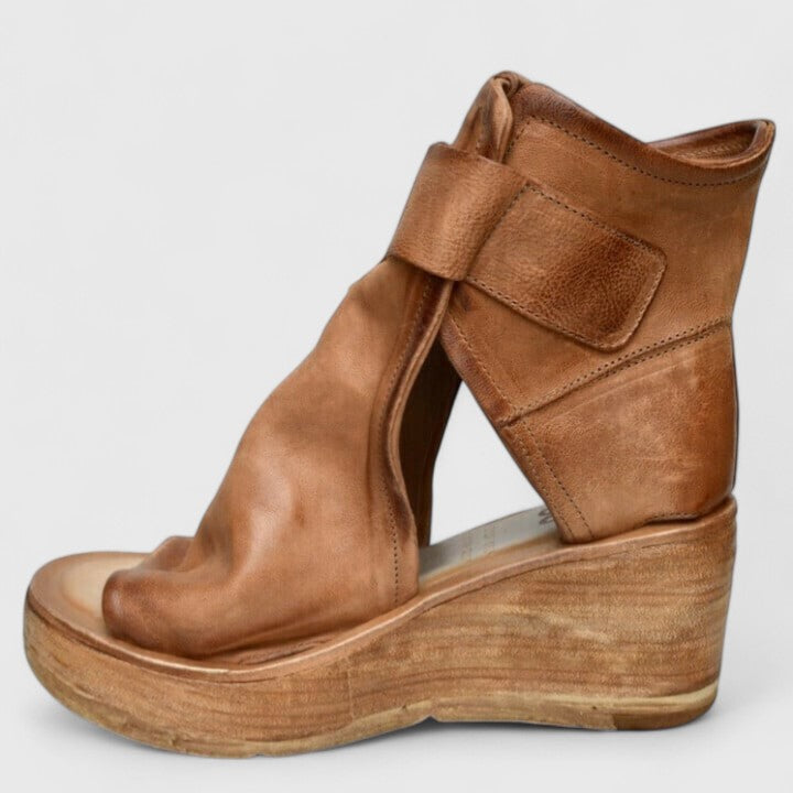 Jess – Ortopediska Kilklackssandaler