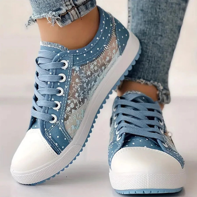 Eleganta sneakers med spetsdetaljer