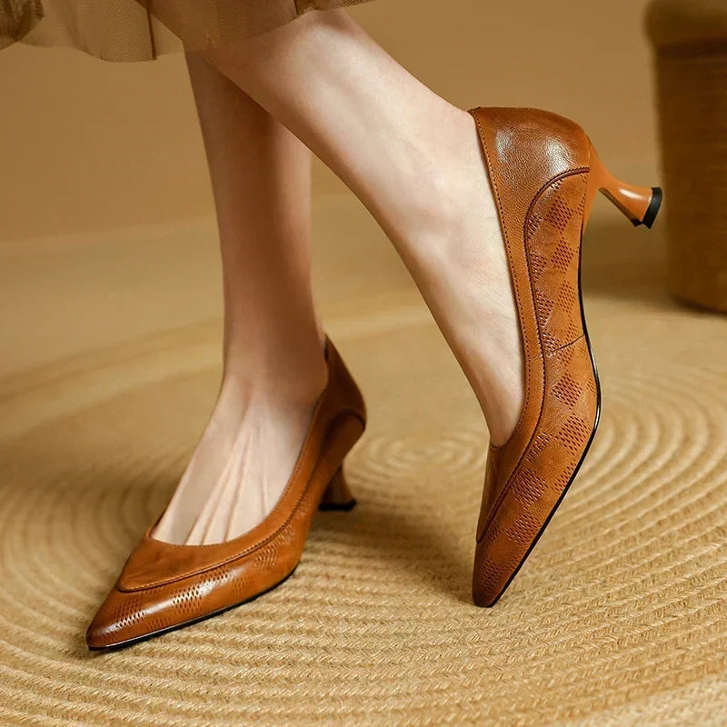 Mathilde | Texturerade slip-on-pumps