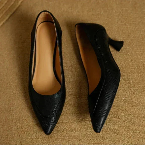 Mathilde | Texturerade slip-on-pumps