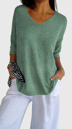 Cassandra – Elegant V-ringad topp