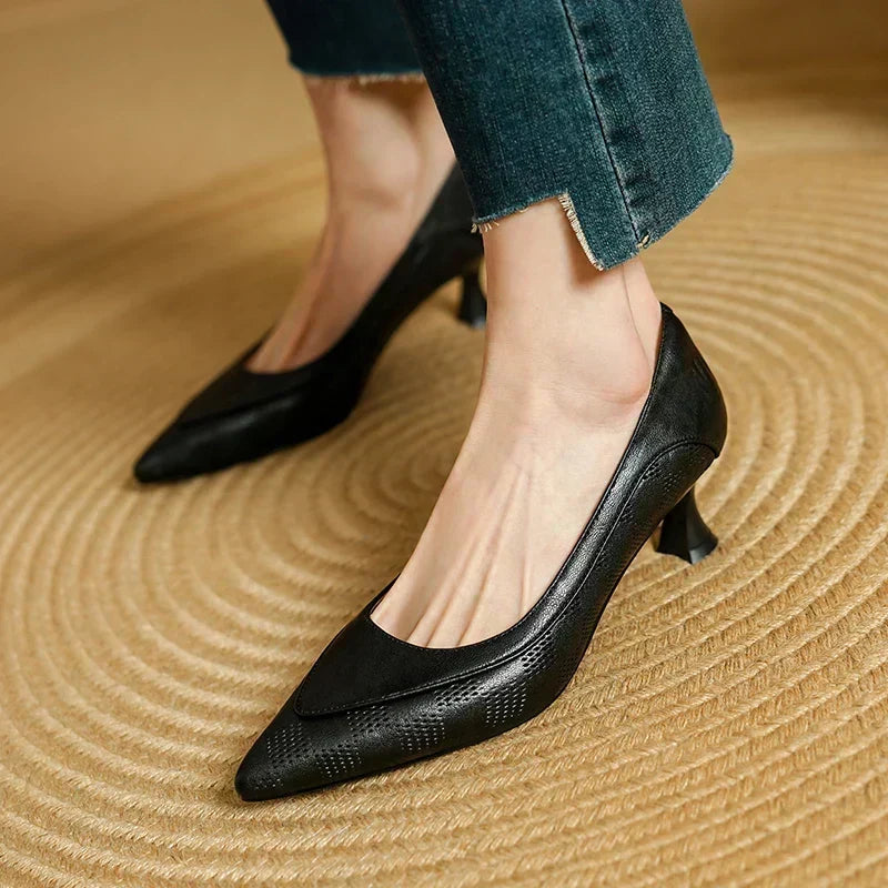 Mathilde | Texturerade slip-on-pumps