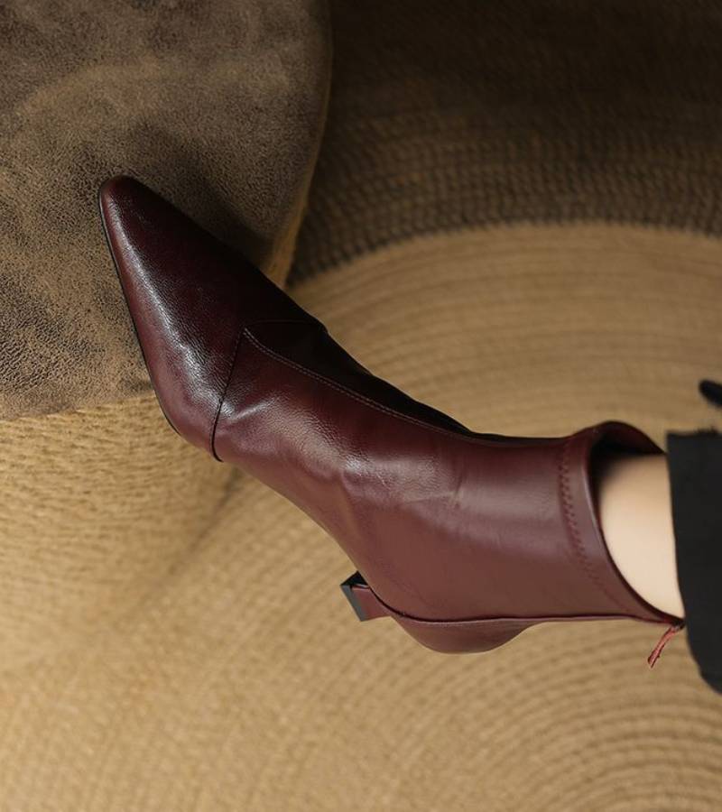 Eleganta ankelboots i läder med klack