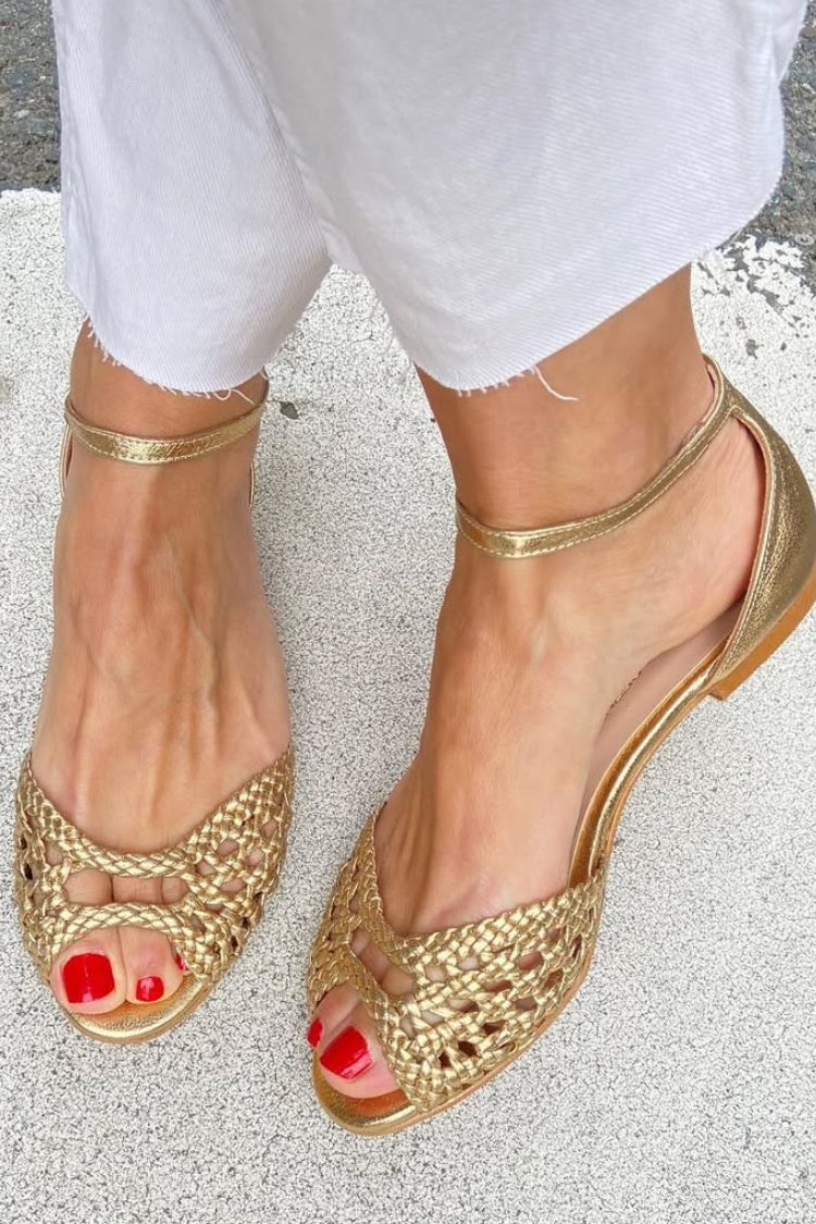 Pauline | Guldfärgade flätade sandaler