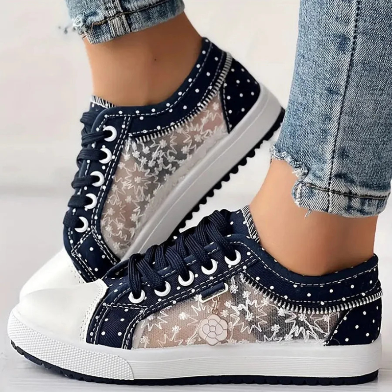 Eleganta sneakers med spetsdetaljer