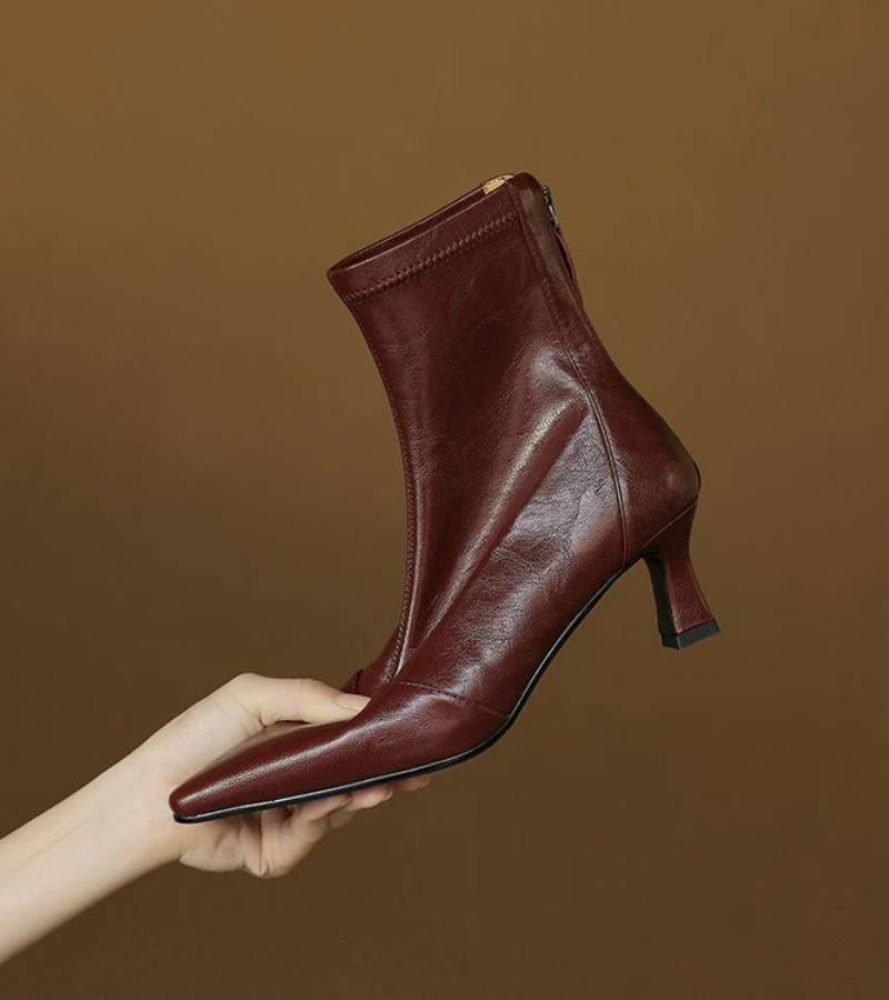 Eleganta ankelboots i läder med klack