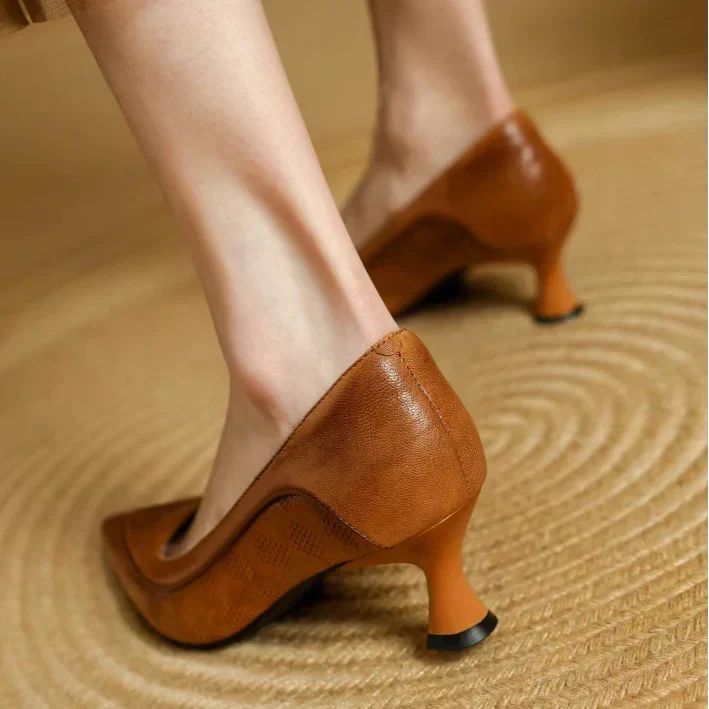 Mathilde | Texturerade slip-on-pumps