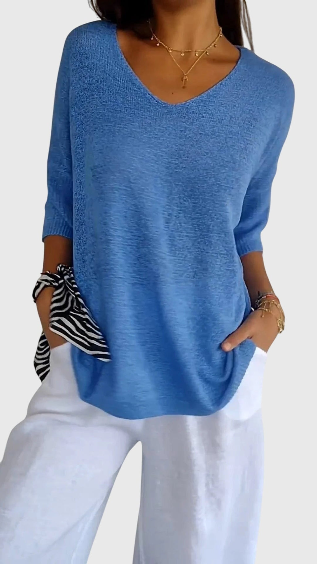 Cassandra – Elegant V-ringad topp