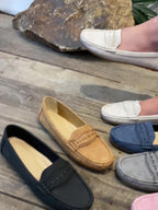 Marie | Loafers i mockaimitation med vågad kant