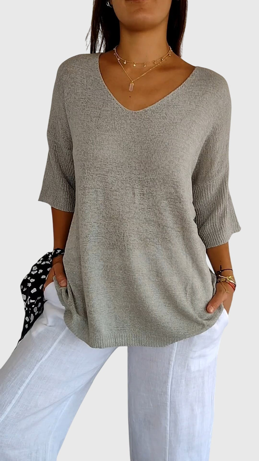 Cassandra – Elegant V-ringad topp