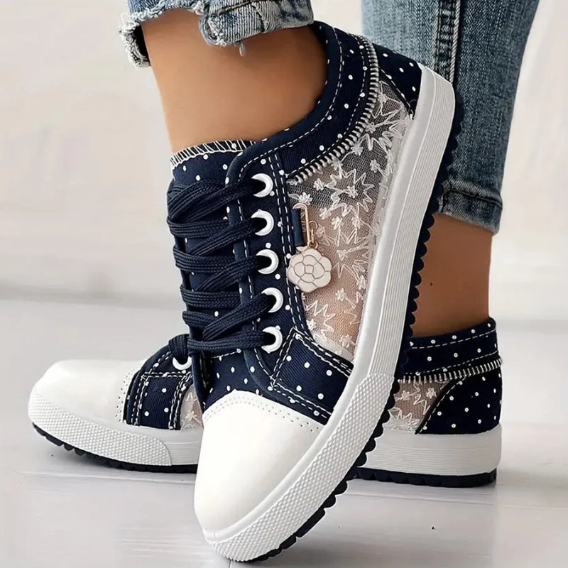 Eleganta sneakers med spetsdetaljer