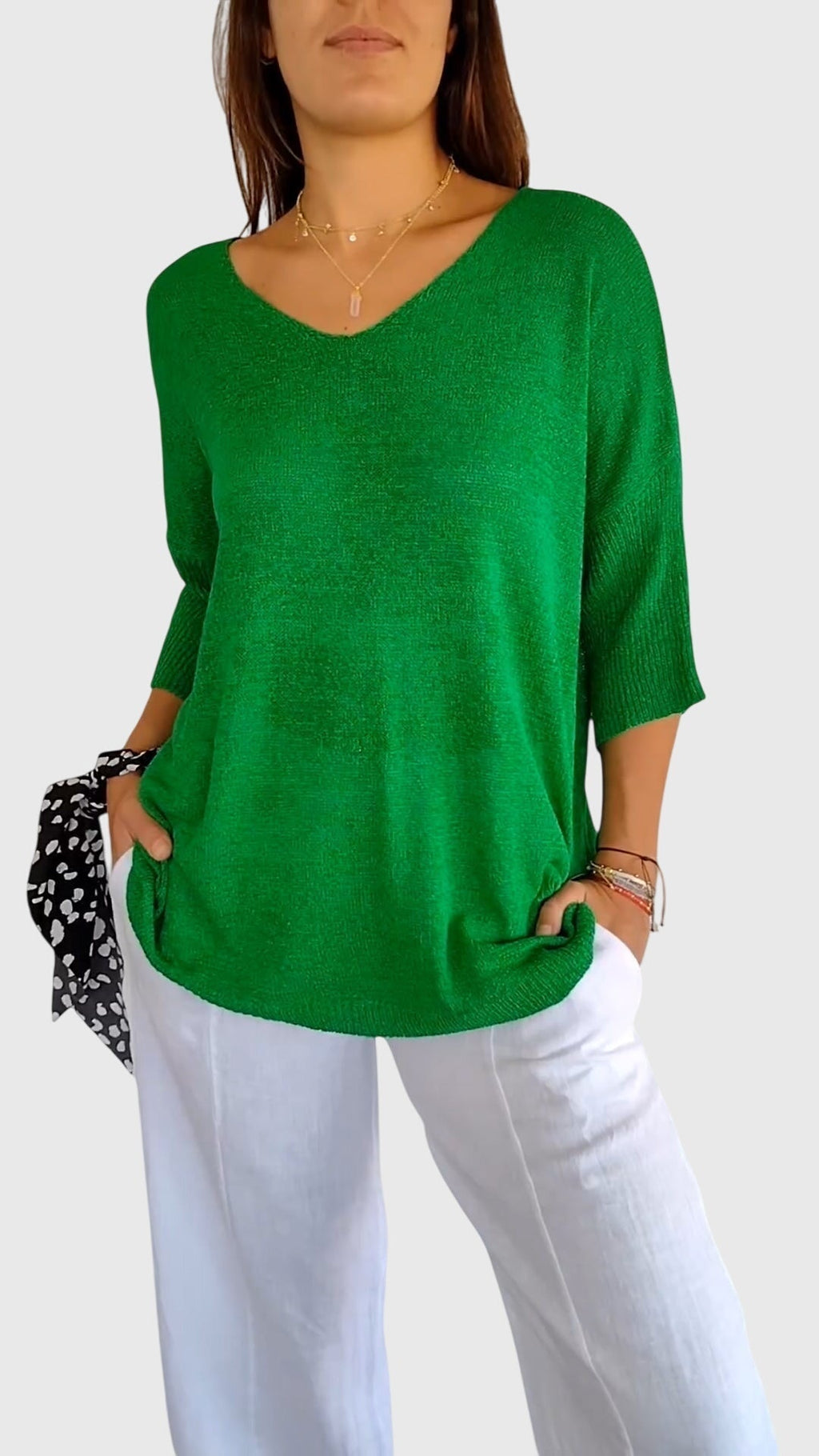 Cassandra – Elegant V-ringad topp