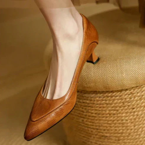 Mathilde | Texturerade slip-on-pumps