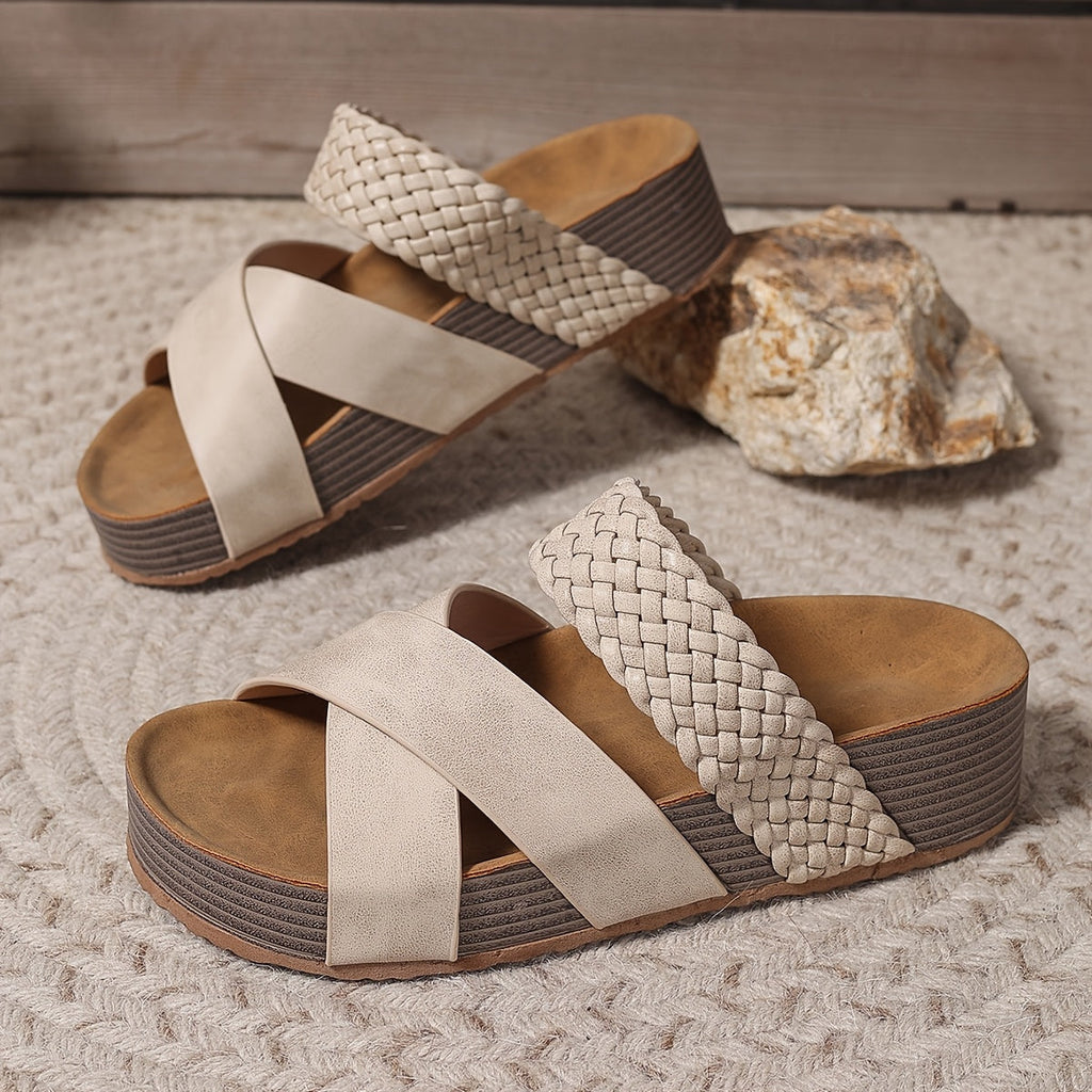 Flätade eleganta sandaler