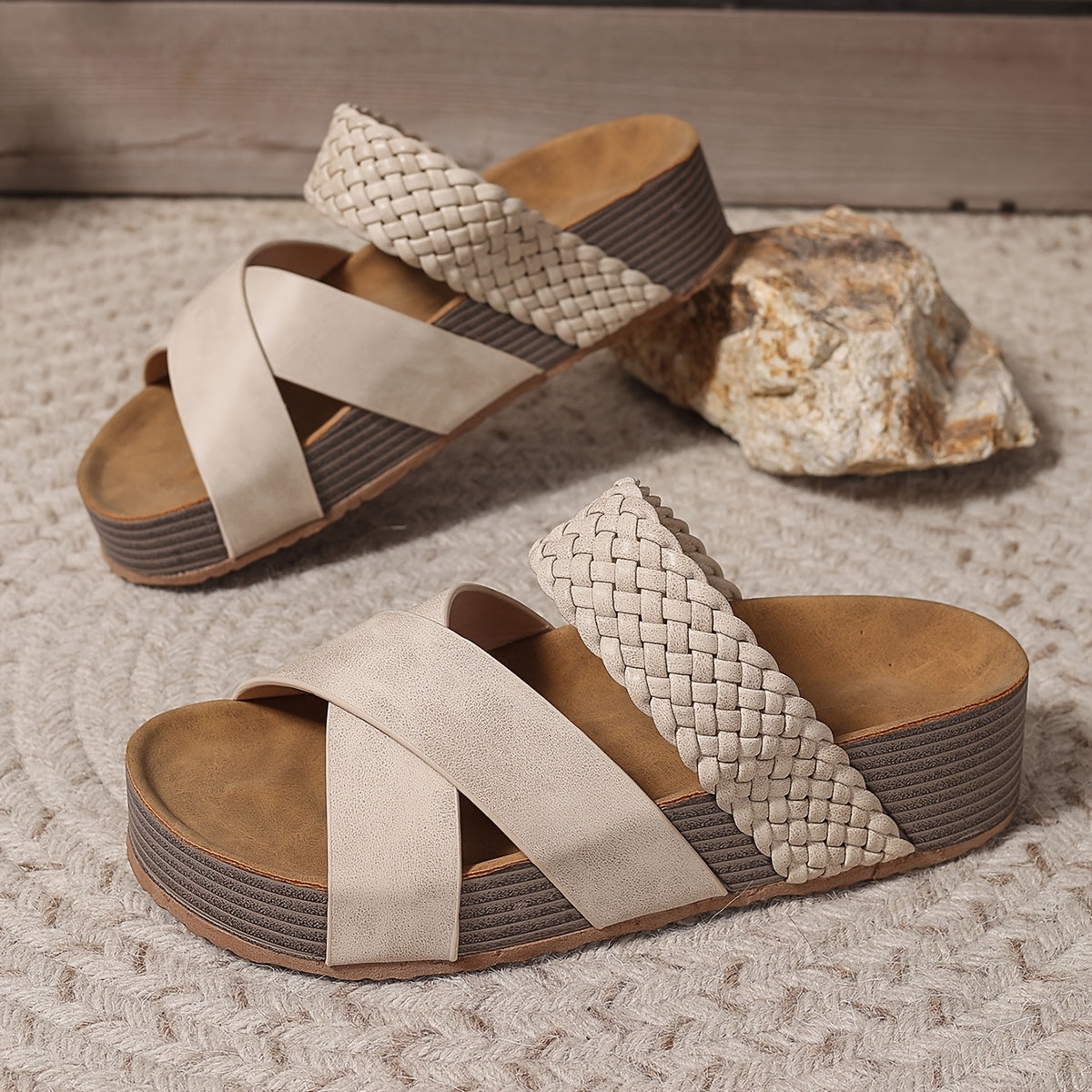 Flätade eleganta sandaler