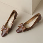Claire | Pumps med band och perforeringar