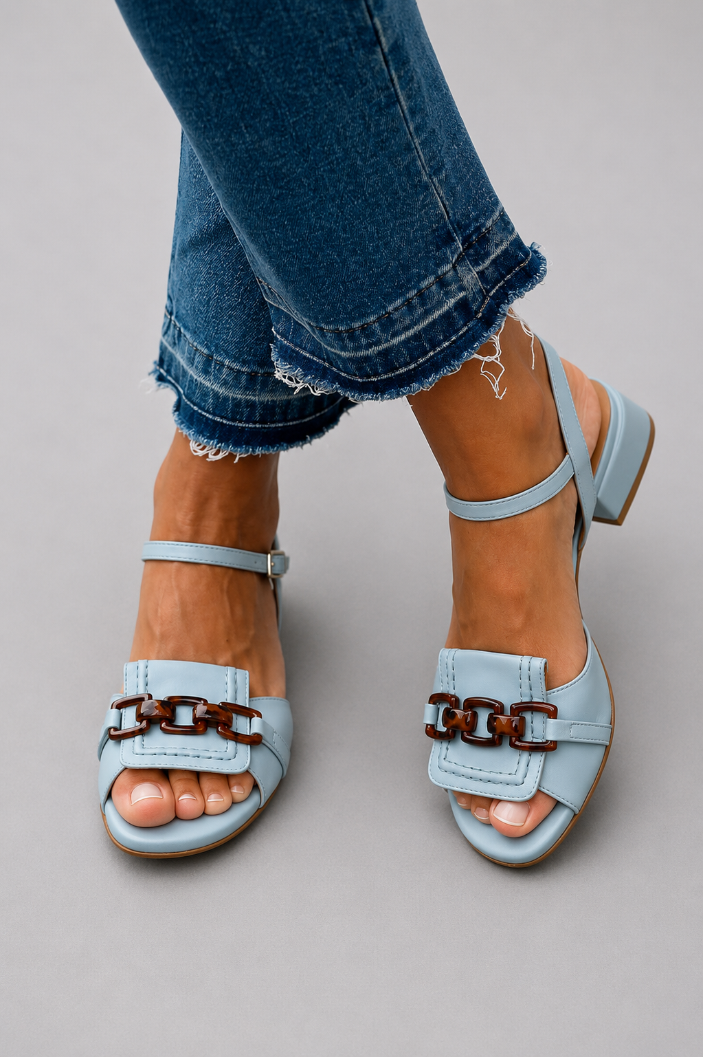 Christine | Sandaler med blockklack och kedjedetalj