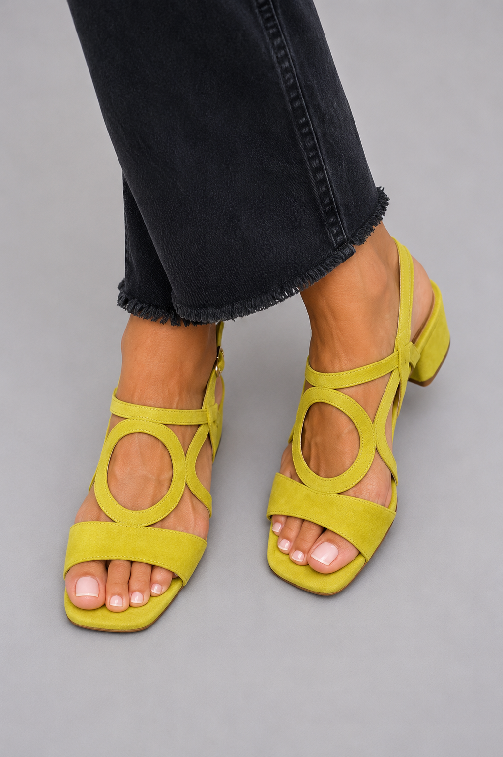 Lucie | Sandaler med blockklack och ringdetalj
