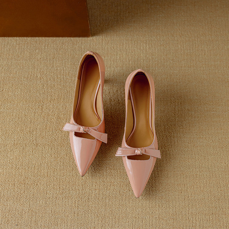 Margot | Lackpumps med perforerad rosett