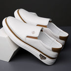 Lätta minimalistiska slip-ons