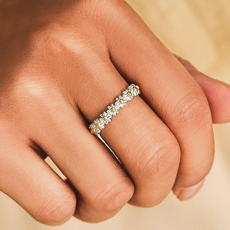 Justerbar silverring med prästkrage