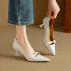 Margot | Lackpumps med perforerad rosett