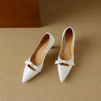 Margot | Lackpumps med perforerad rosett