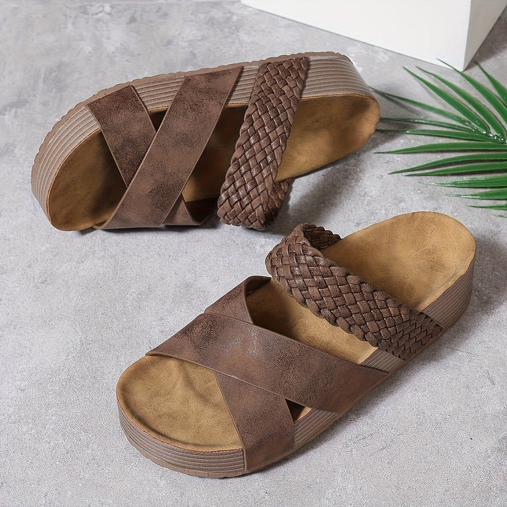 Flätade eleganta sandaler