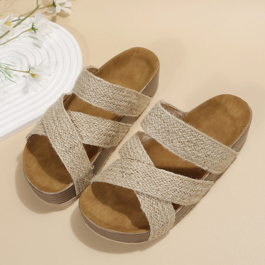 Flätade eleganta sandaler