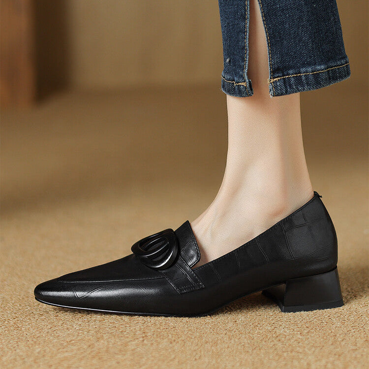 Colette | Spetsiga pumps med dekor