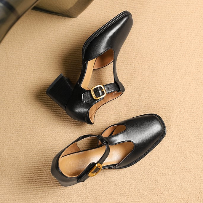 Corinne | Perforerade pumps med T-rem