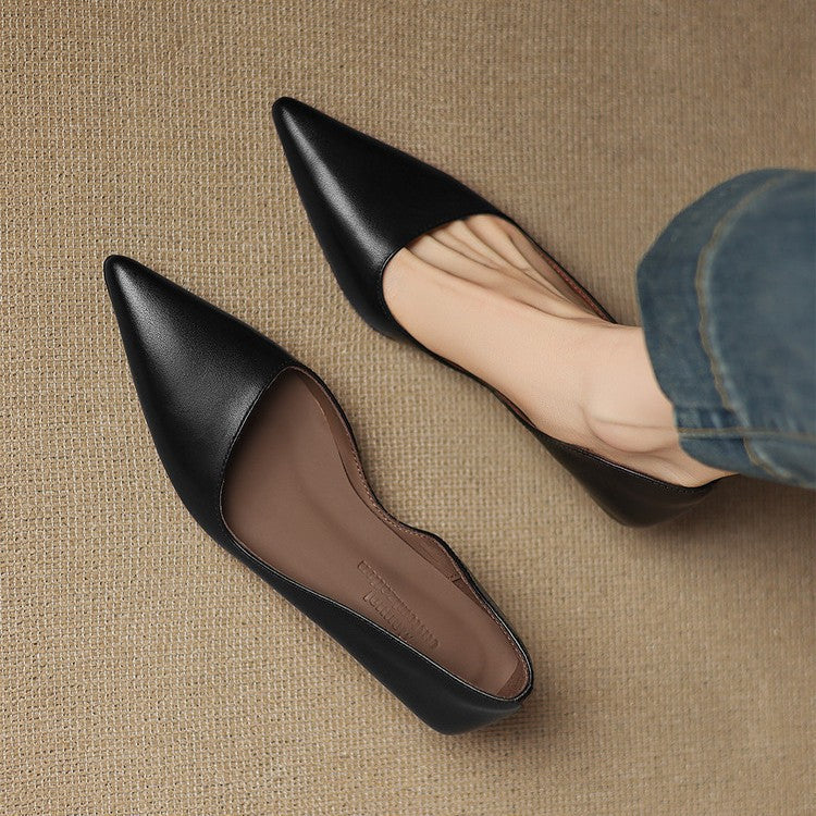 Manon | Pumps i läder med kitten heel