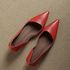 Manon | Pumps i läder med kitten heel