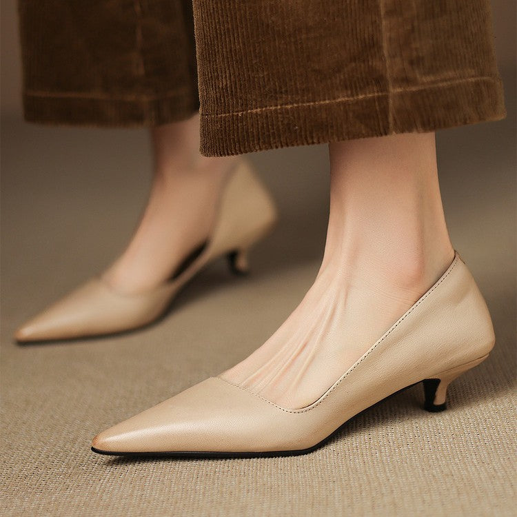 Manon | Pumps i läder med kitten heel