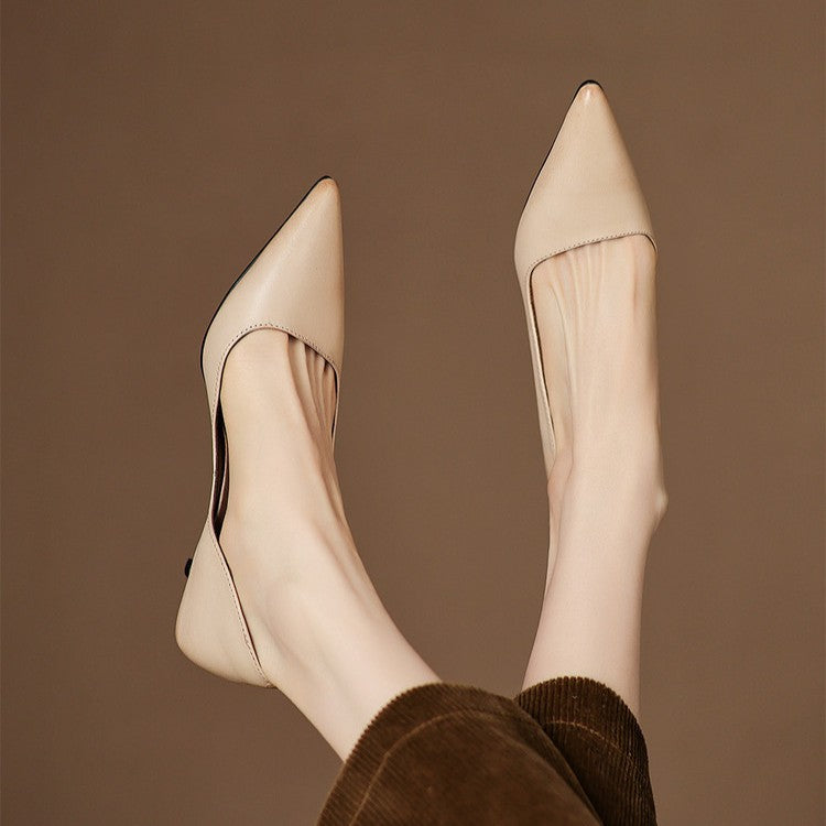 Manon | Pumps i läder med kitten heel
