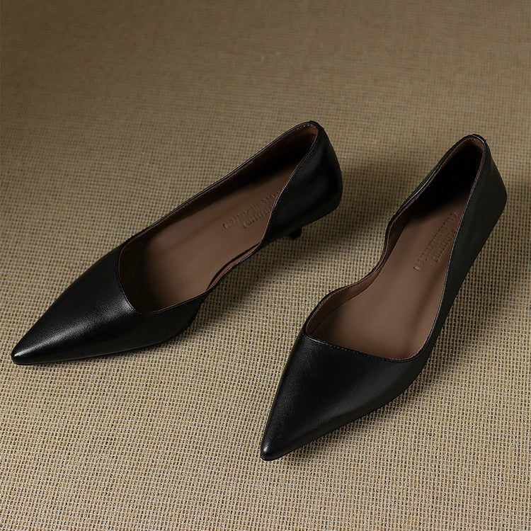 Manon | Pumps i läder med kitten heel