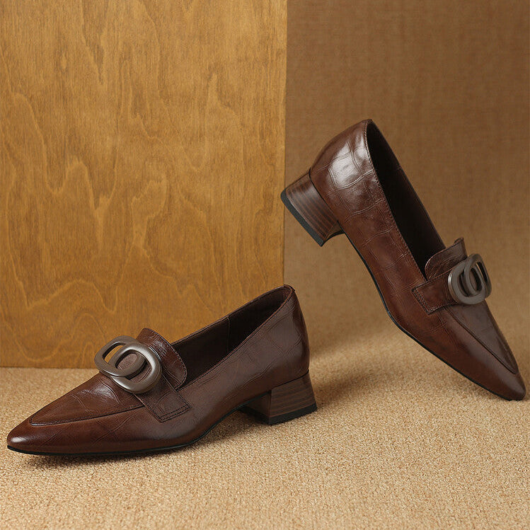 Colette | Spetsiga pumps med dekor