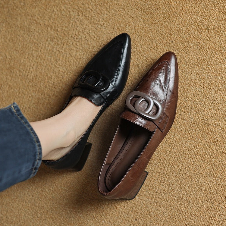 Colette | Spetsiga pumps med dekor
