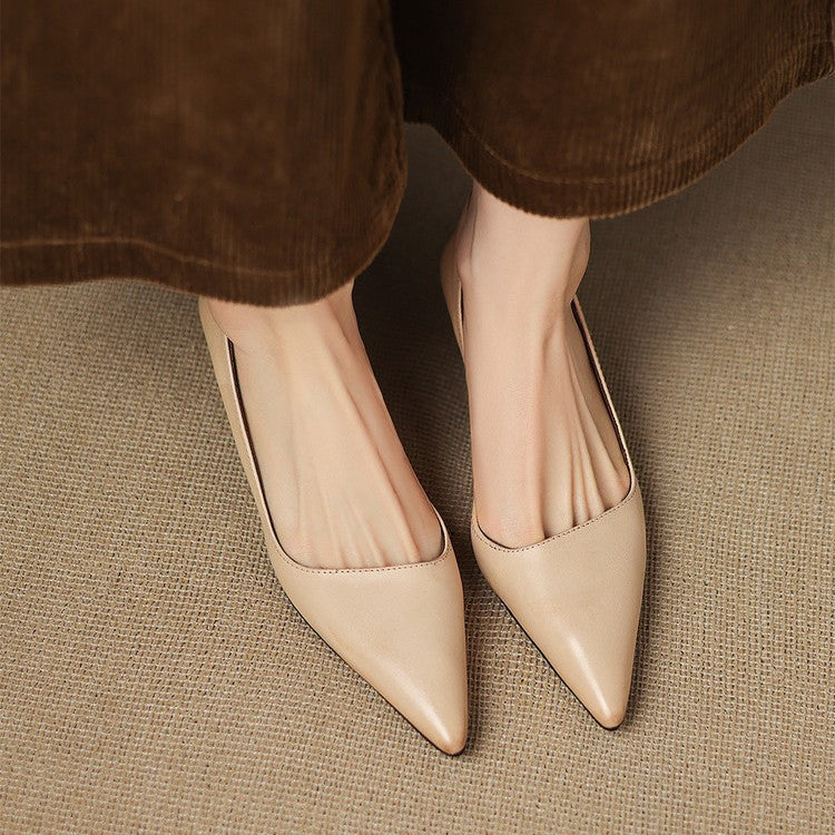 Manon | Pumps i läder med kitten heel