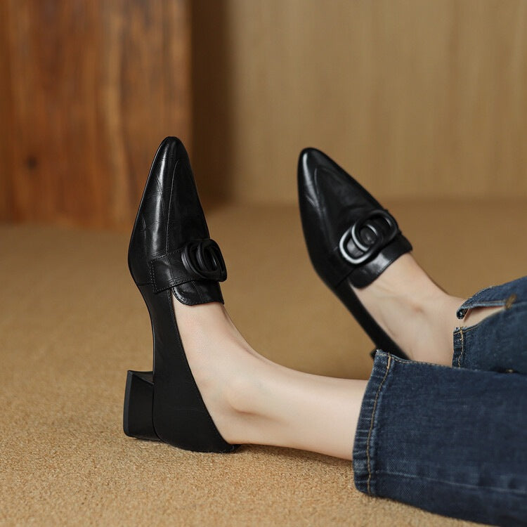 Colette | Spetsiga pumps med dekor