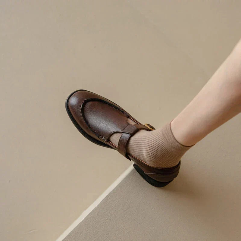 Isabelle | Retro Mary Janes med dekorativa sömmar