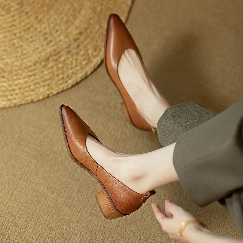 Manon | Stilrena pumps med blockklack