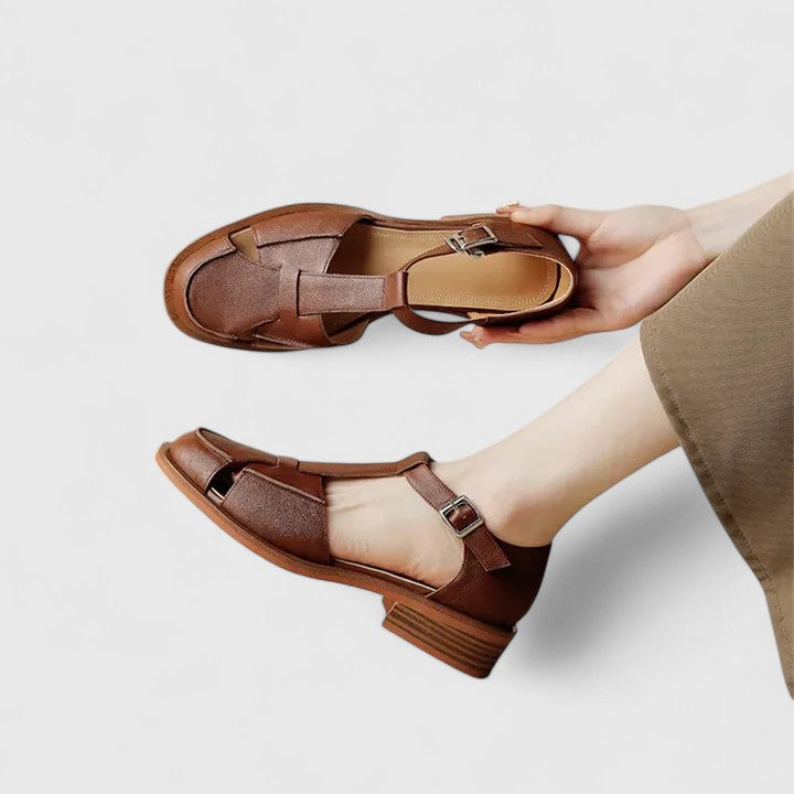 Manon | Stängda sandaler med T-rem