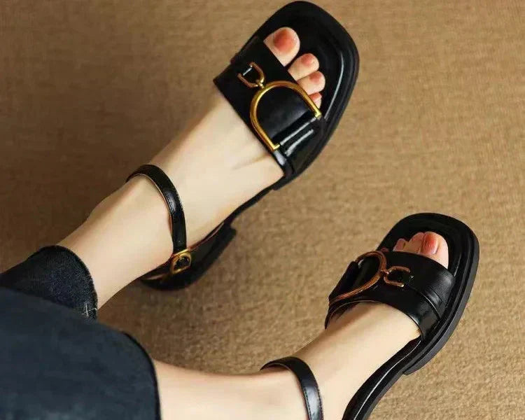 Amara – Platta Sandaler Med Spänne