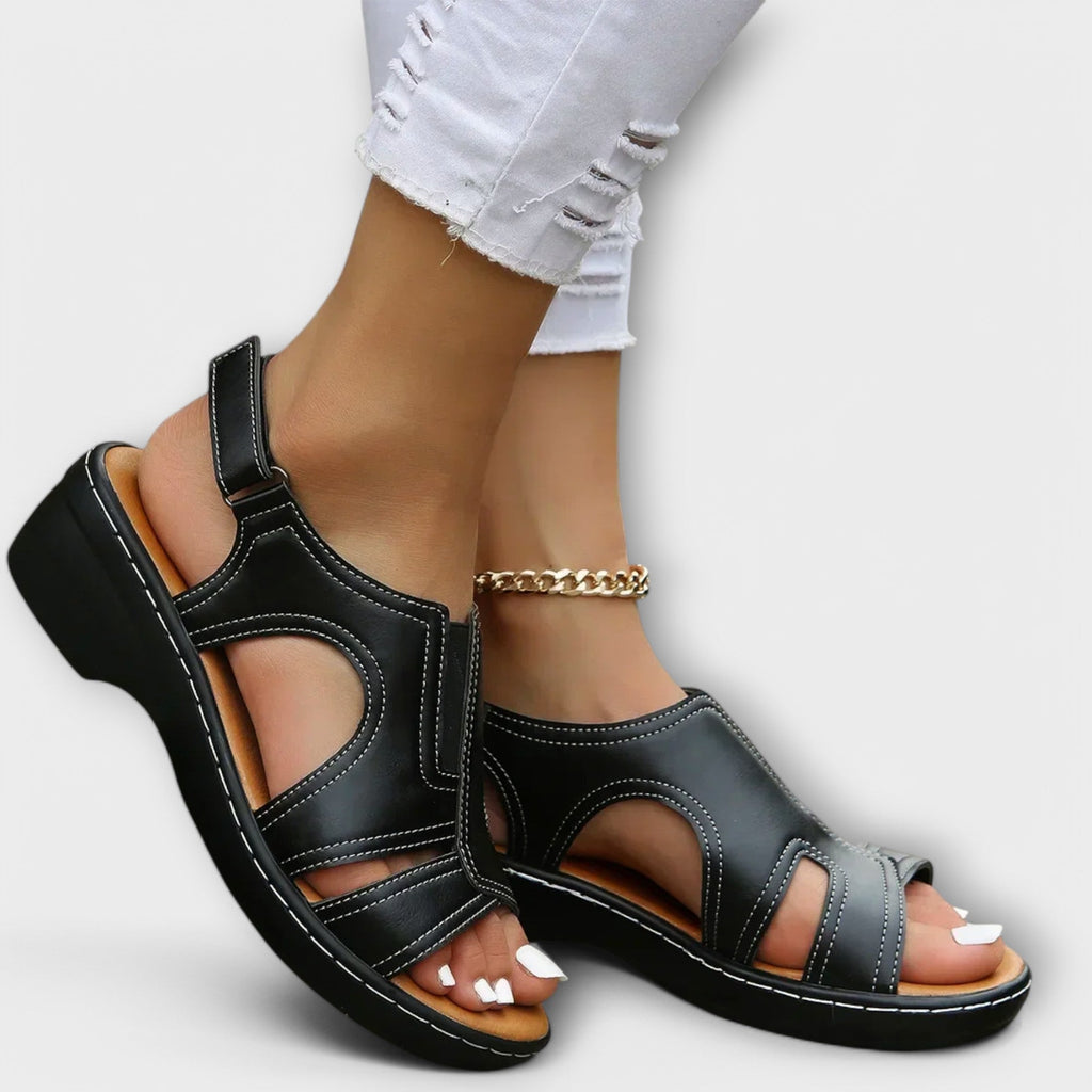 Kristina – ortopedisk skinnsandal med bekväm klack