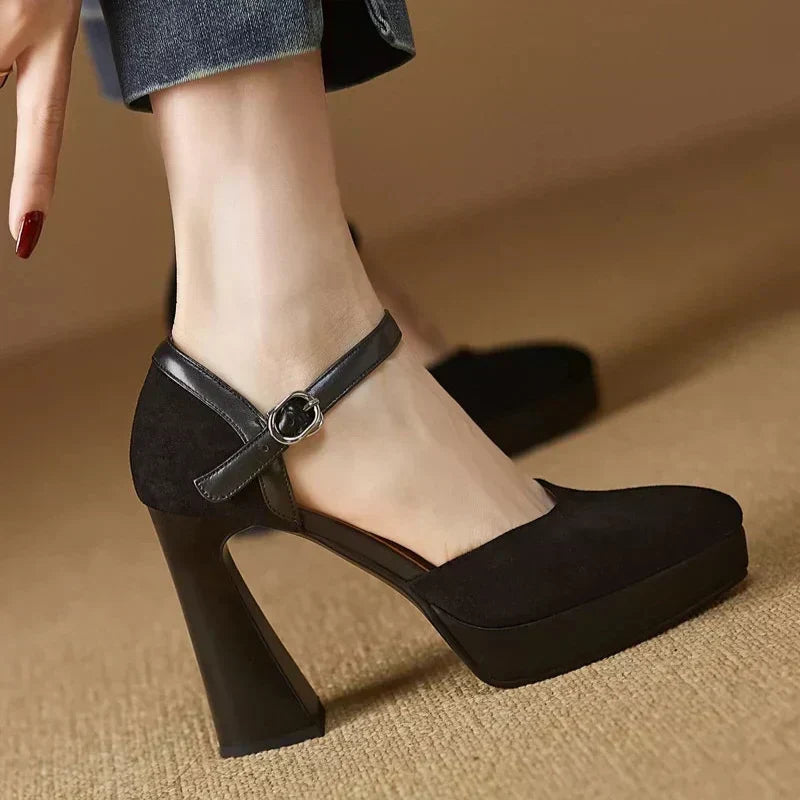 Marie | Platåpumps med ankelrem